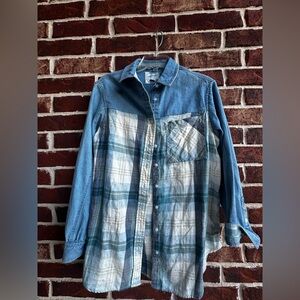 American Eagle Outfitters Denim & Teal Plaid Button-Down Shirt